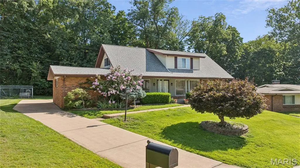 44 Forestvale DR, Chesterfield, MO 63017