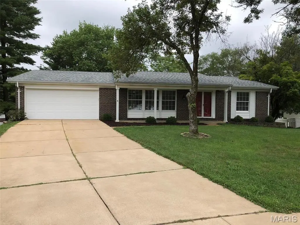 2 Sunny Forest CT, Ellisville, MO 63011