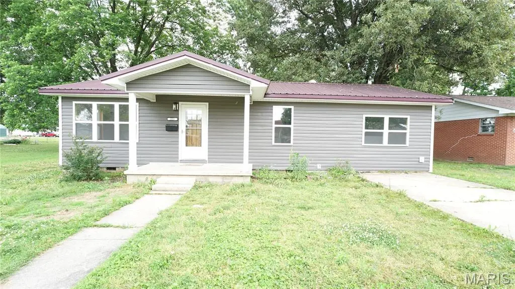 328 W Oak St, Dexter, MO 63841