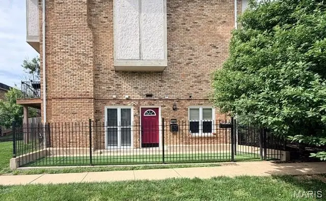 1159 Rue La Ville WALK #1159, Creve Coeur, MO 63141