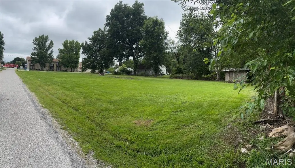 245 Sterling DR, Moro, IL 62067