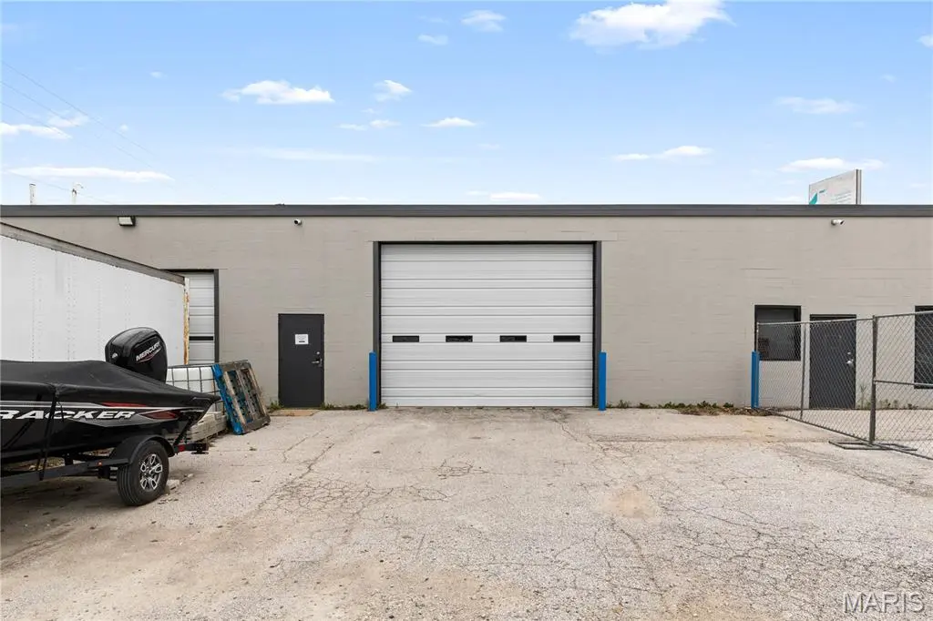 1335 Charlestown Industrial DR, St Charles, MO 63303