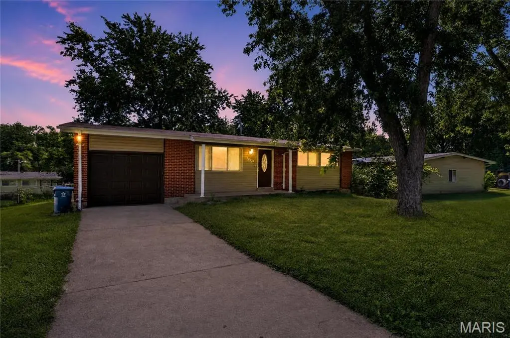 10226 Green Valley DR, St Louis, MO 63136