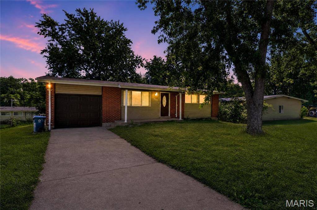 10226 Green Valley DR, St Louis, MO 63136