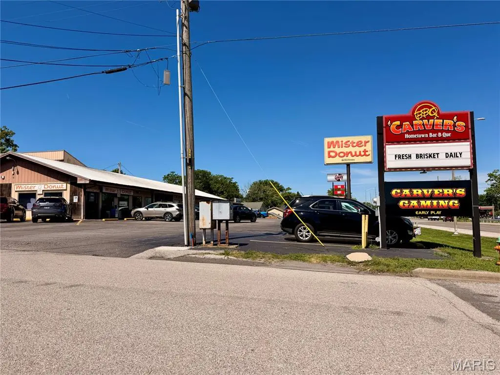 2720 Grovelin ST, Godfrey, IL 62035