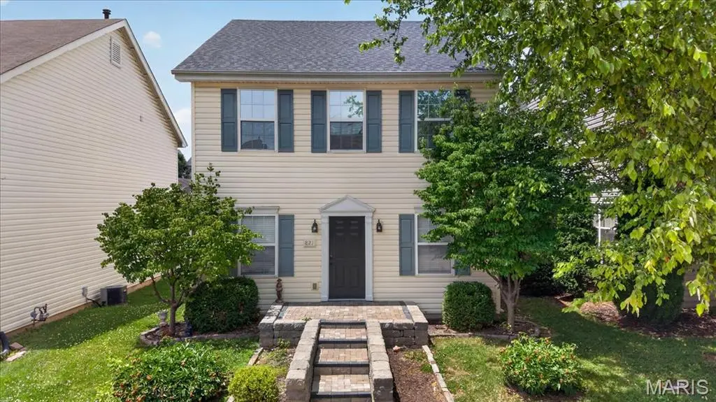 821 Waler DR, Lake St Louis, MO 63367