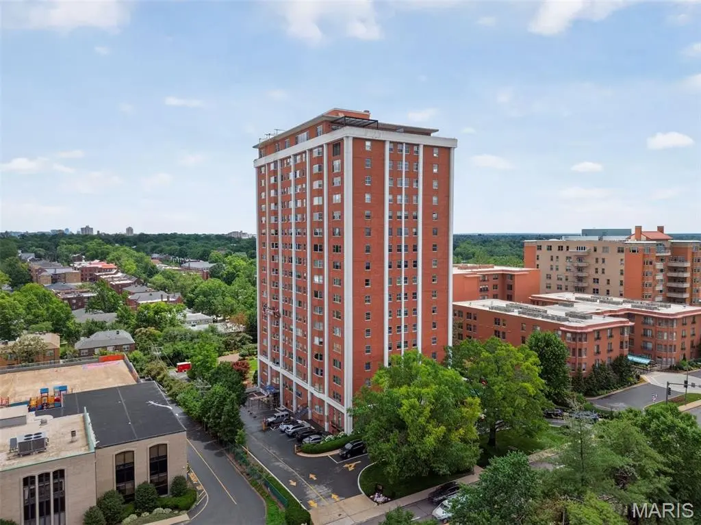 710 S Hanley RD #10A, Clayton, MO 63105