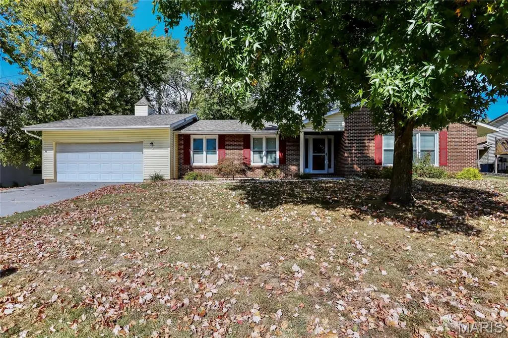 104 Lake Point DR, St Peters, MO 63376