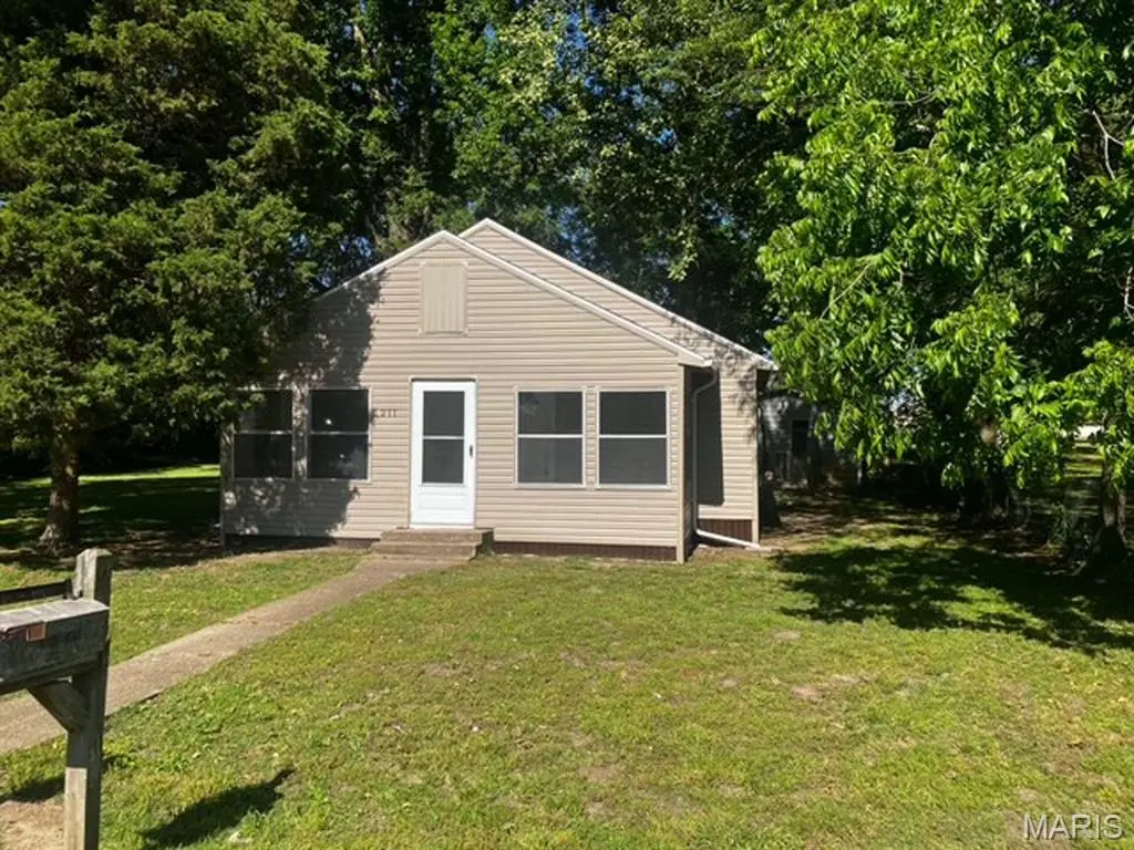 211 White AVE, Arbyrd, MO 63821