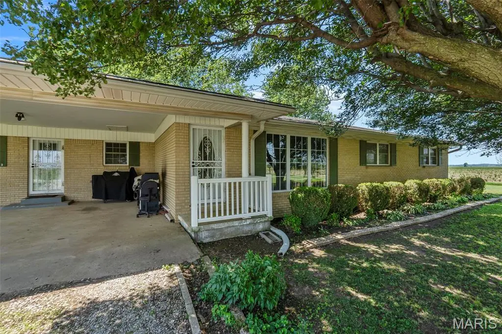 30423 County Road 305, Campbell, MO 63933