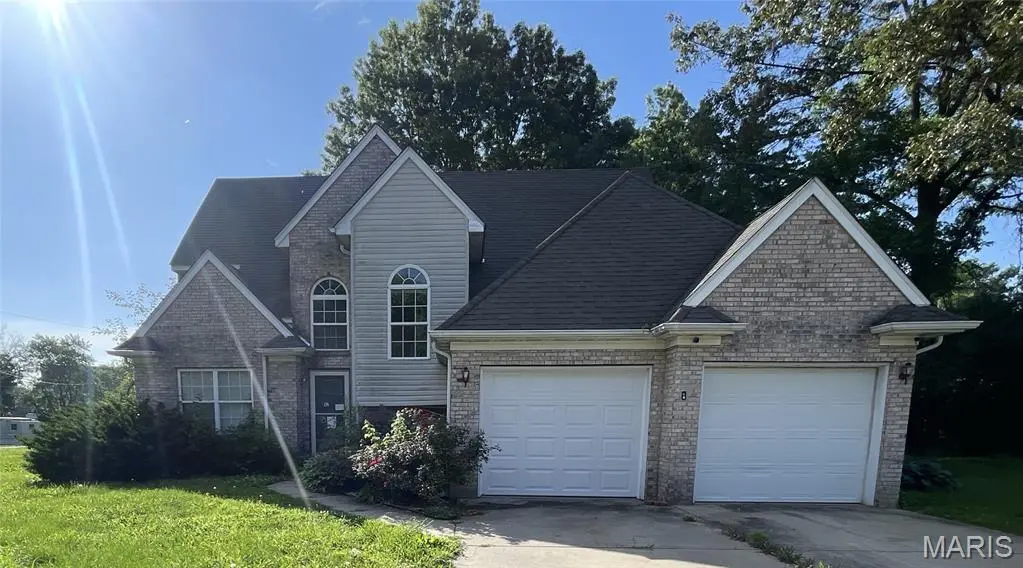 2 Highland DR, Belleville, IL 62226