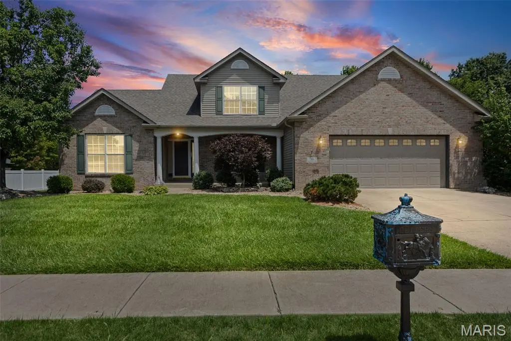 30 Brookshire LN, Edwardsville, IL 62025