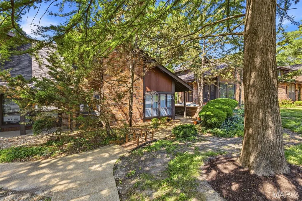 1044 Humber CIR, Unincorporated, MO 63129