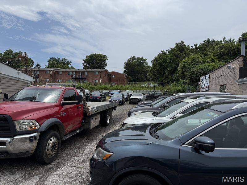 8827-8833 N Broadway, St Louis, MO 63147