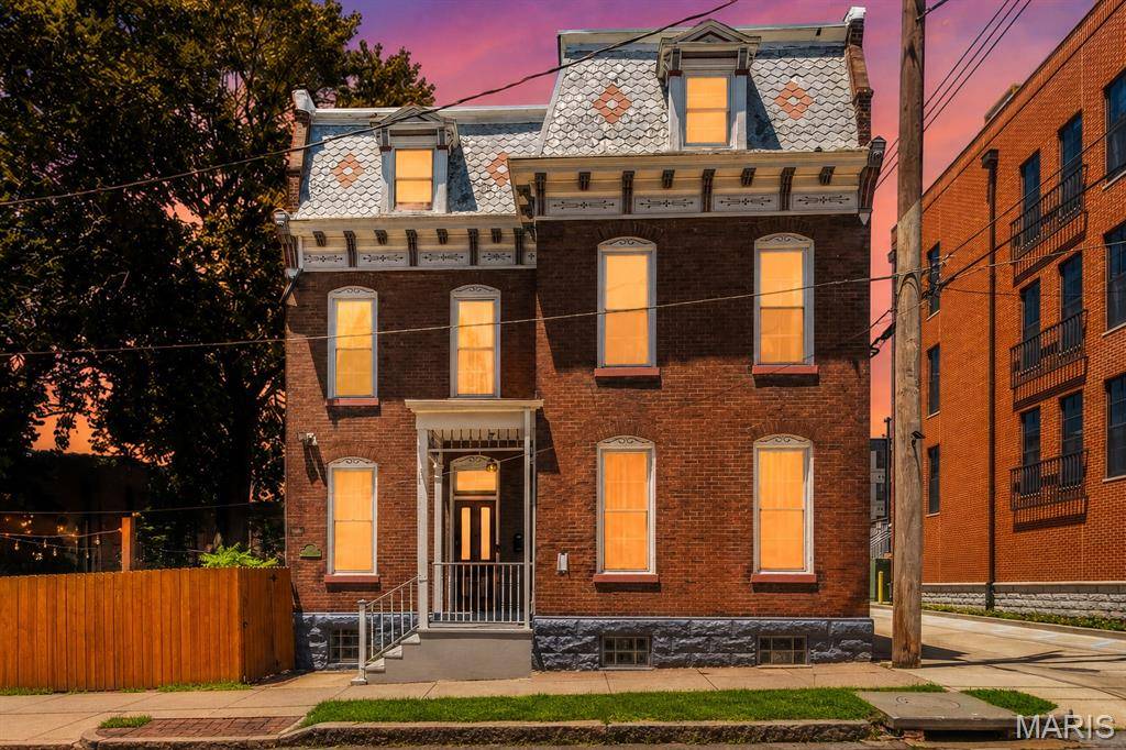 2117 S 13th ST, St Louis, MO 63104