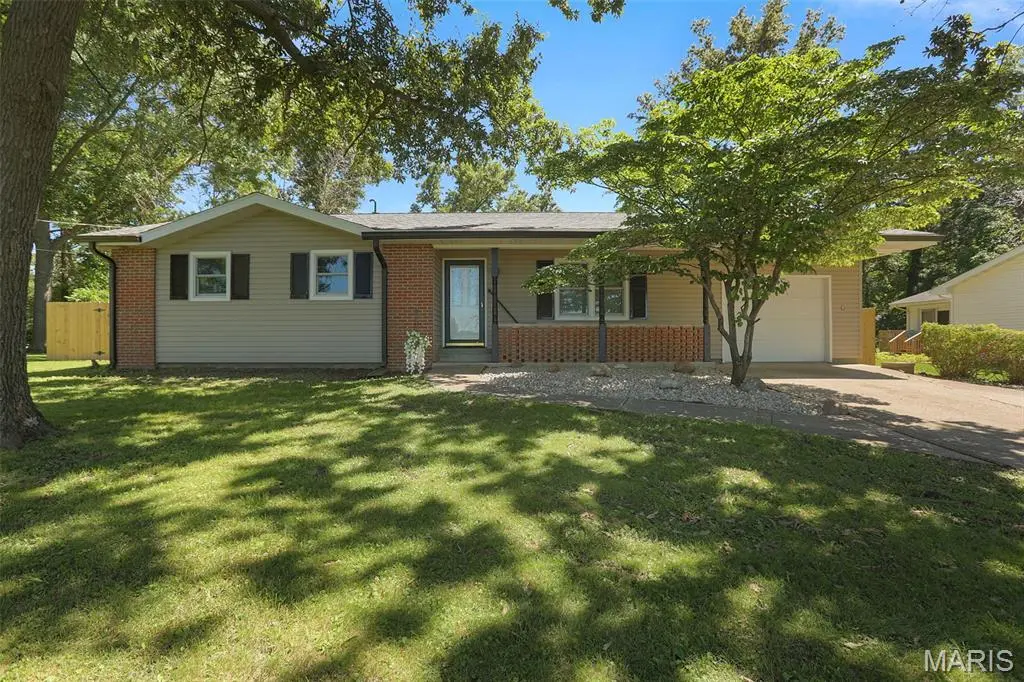 1217 E Nicholas ST, Carlinville, IL 62626
