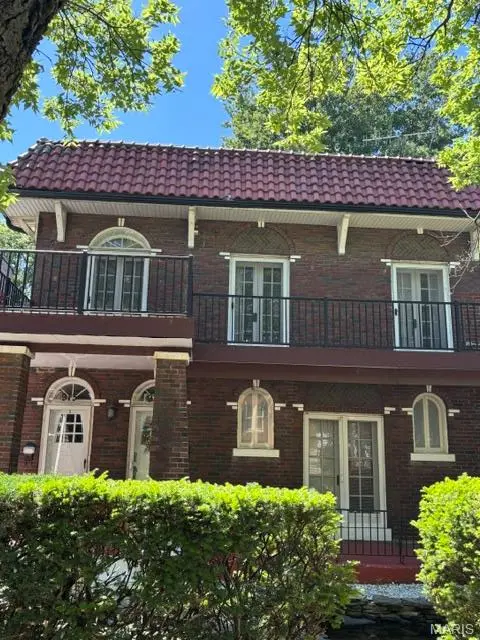 913 Concordia LN, Clayton, MO 63105