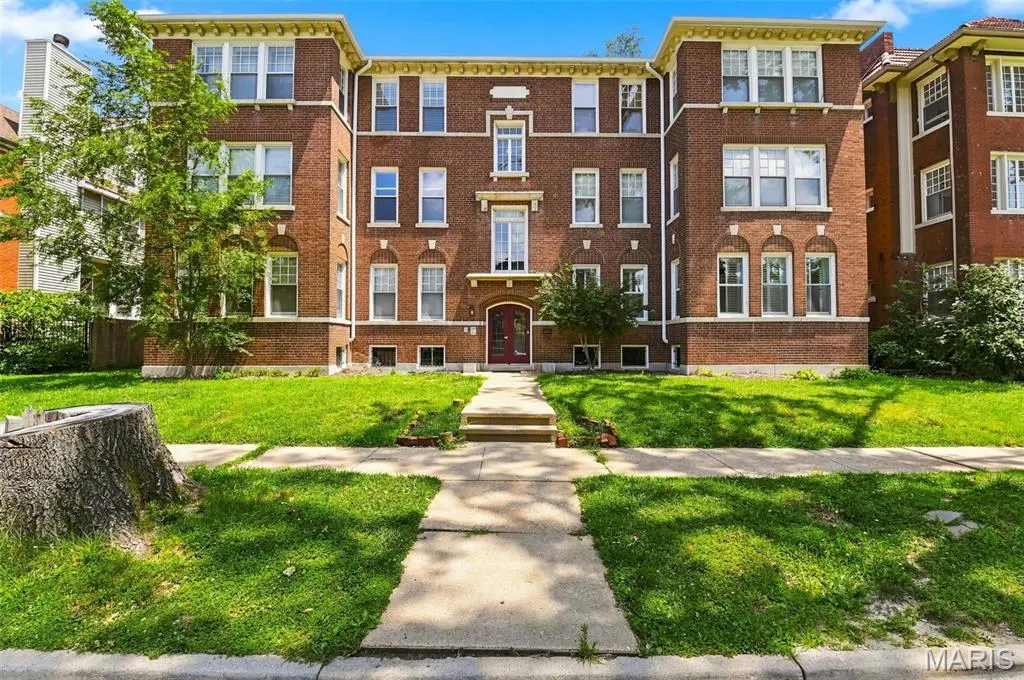 5885 Nina PL #2E, St Louis, MO 63112