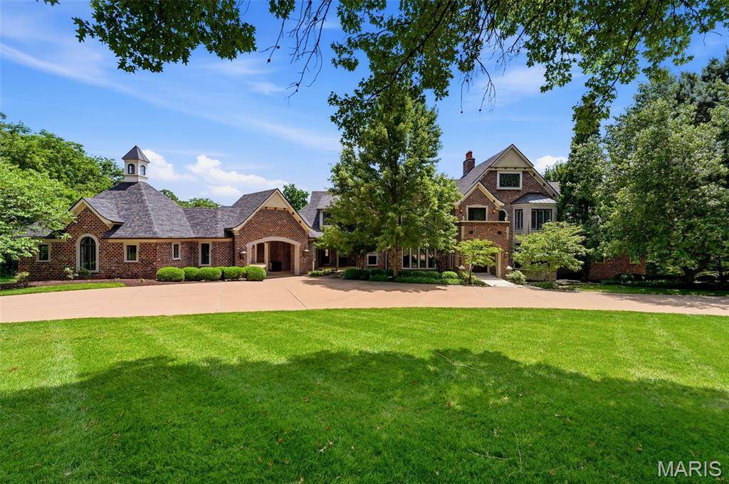 14 Brookwood RD, St Louis, MO 63131