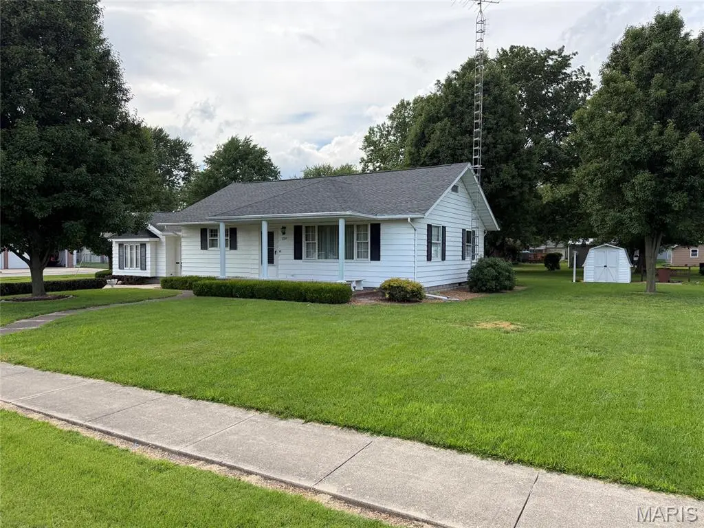 120 Madison ST, Nokomis, IL 62075