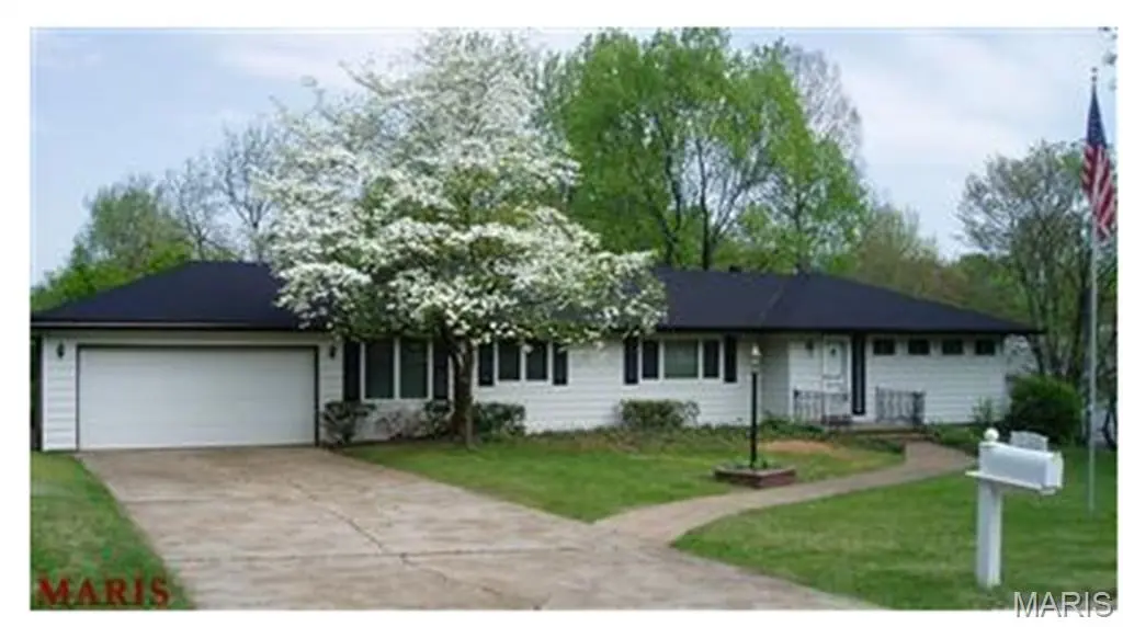 10514 Green Slope DR, St Louis, MO 63136