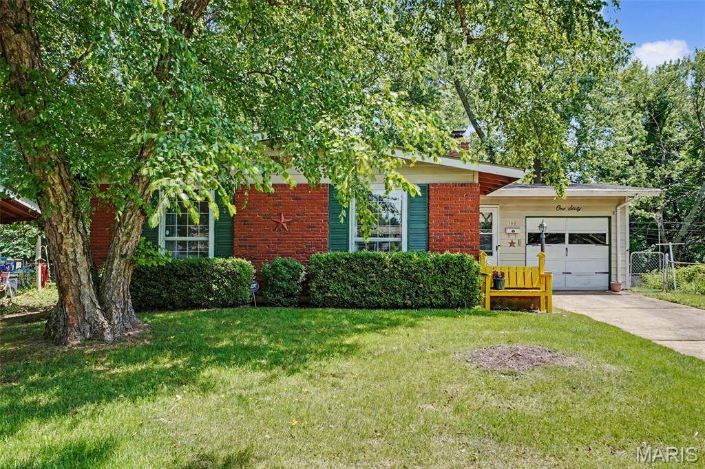 160 Humes LN, Florissant, MO 63031