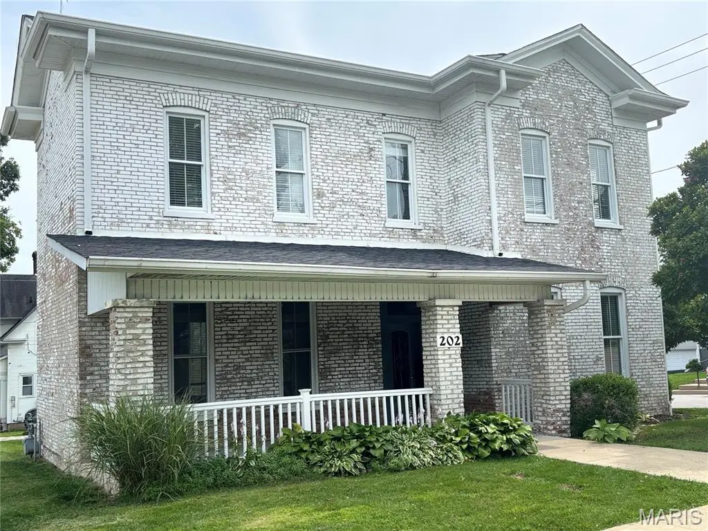 202 E College AVE, Greenville, IL 62246