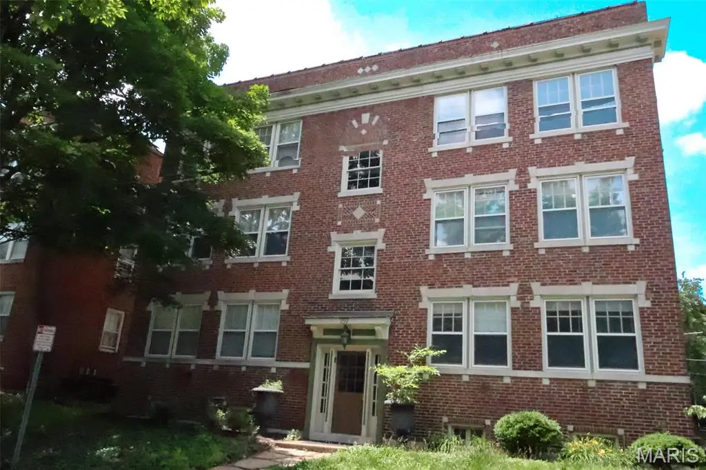 757 Syracuse AVE #2S, University City, MO 63130