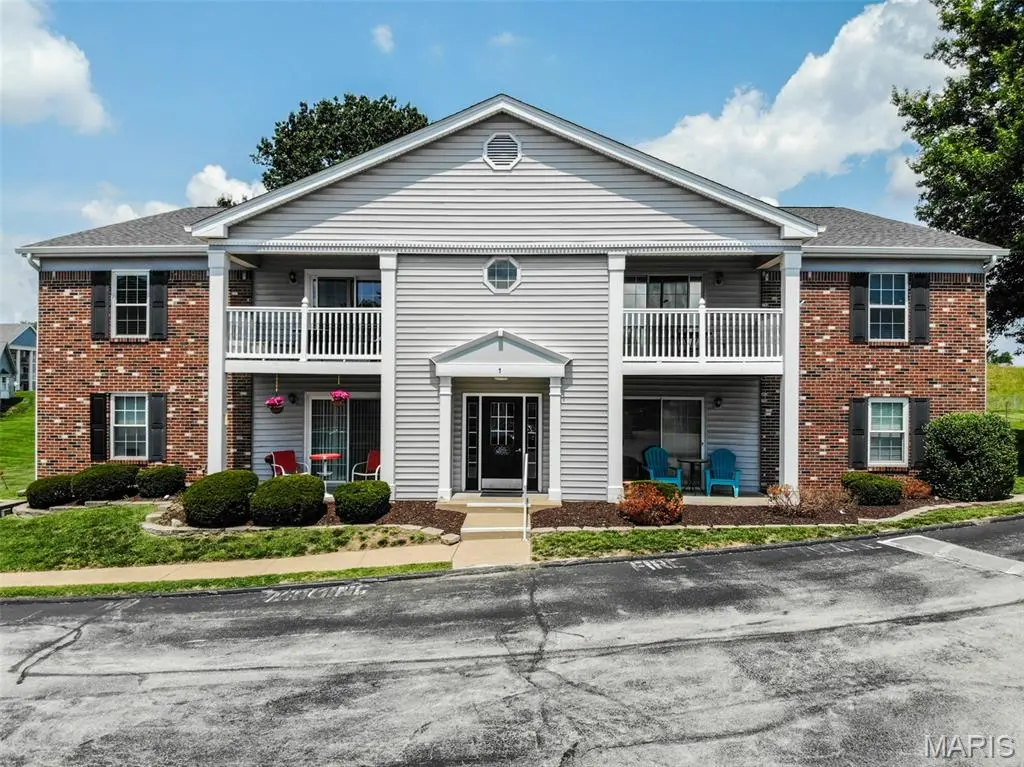 1 Berview CIR #B, Mehlville, MO 63129