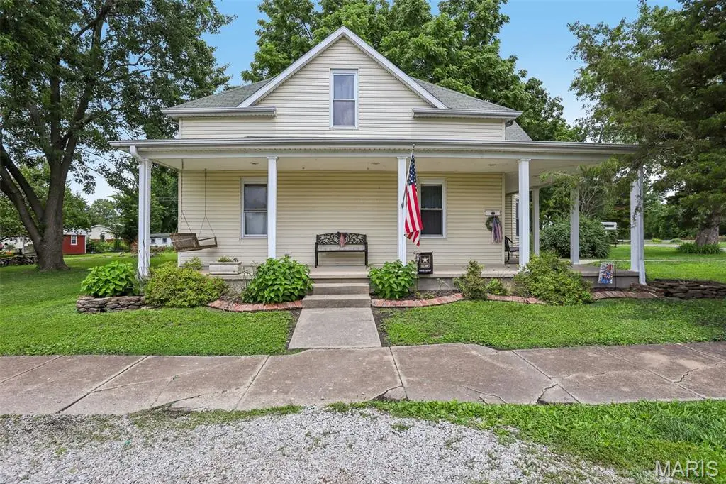 515 E 3rd North ST, Mount Olive, IL 62069