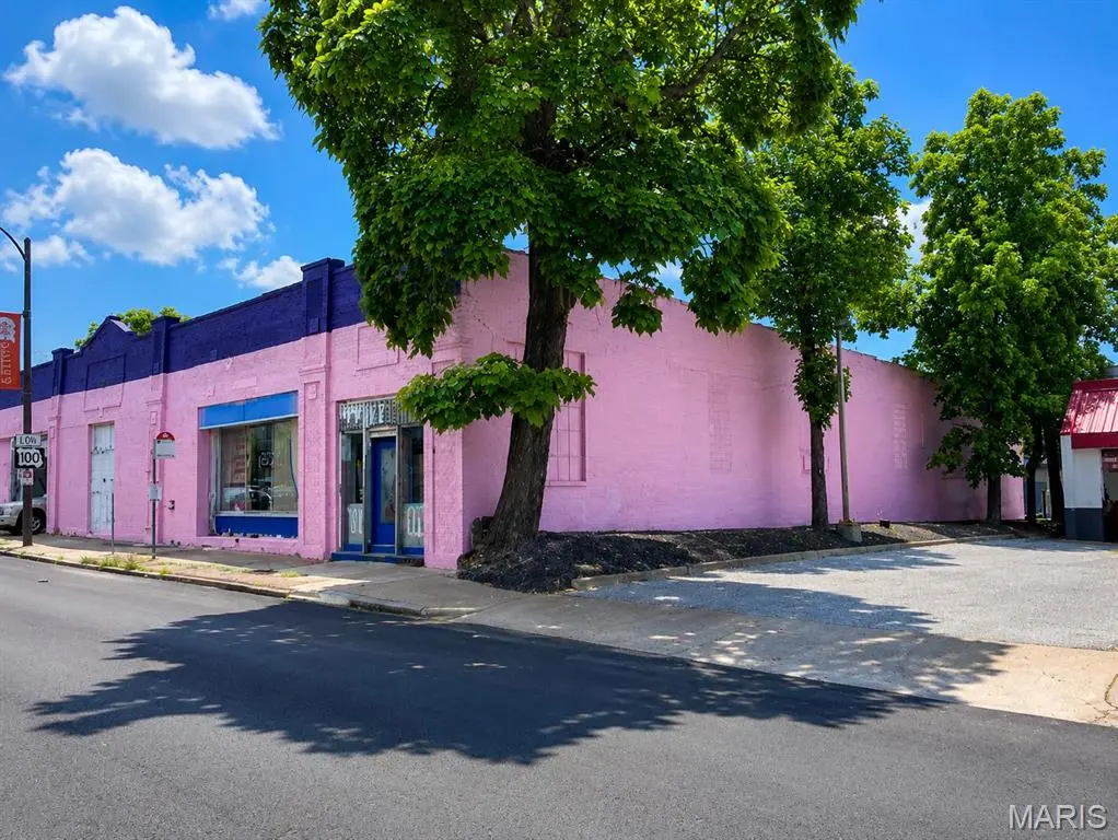 4570 Manchester AVE, St Louis, MO 63110
