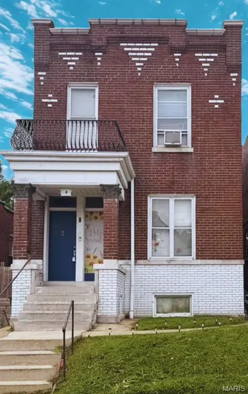 415 Fassen ST, St Louis, MO 63111