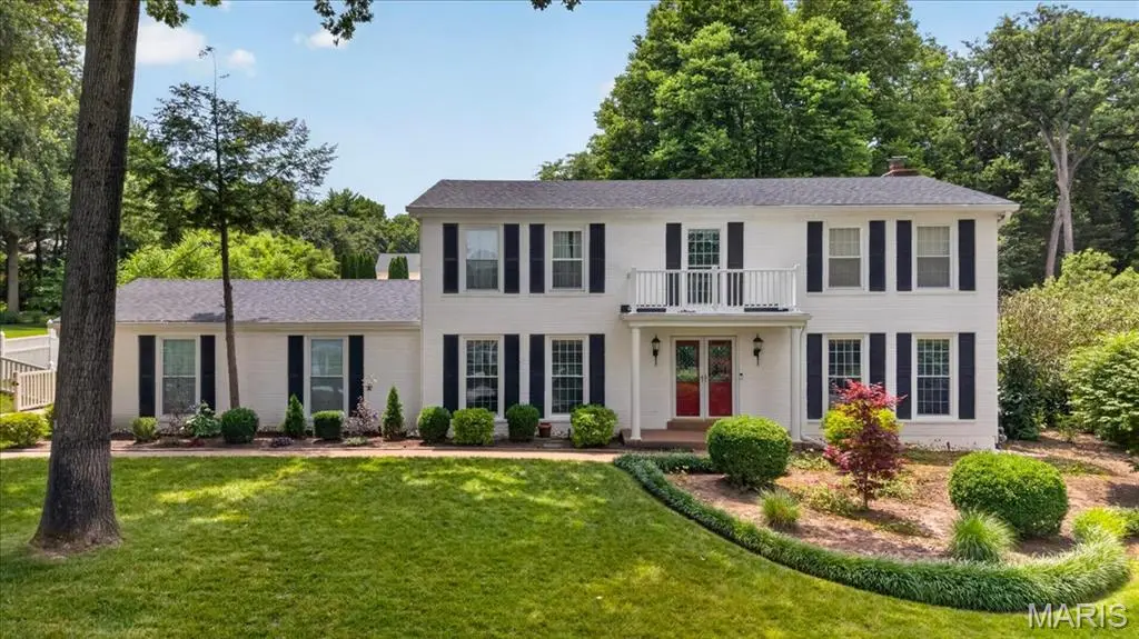 1609 Featherstone DR, Town And Country, MO 63131