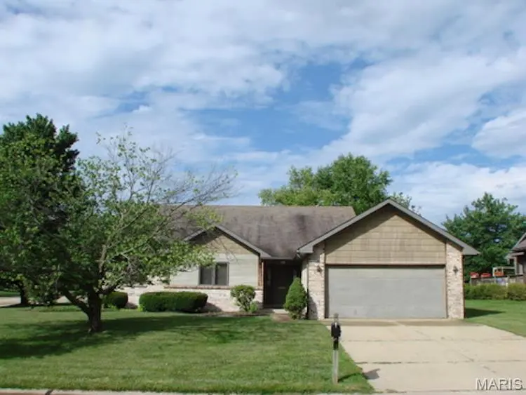 301 BRIAN DR, Swansea, IL 62226