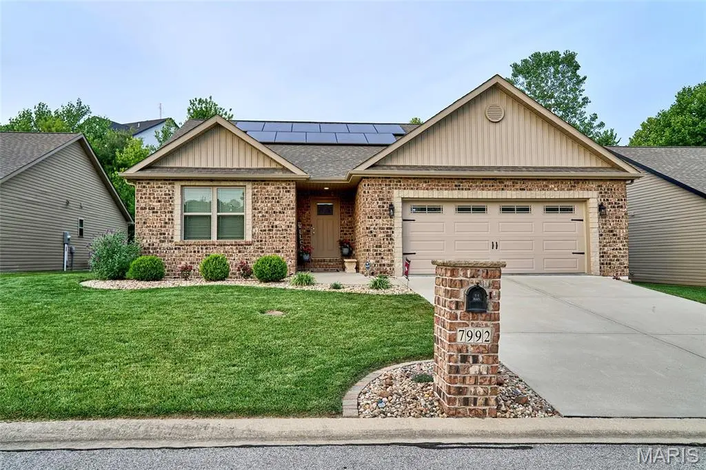 7992 Walker Meadows DR, Caseyville, IL 62232