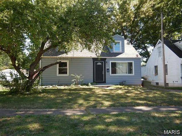 17 Godfrey LN, Ferguson, MO 63135