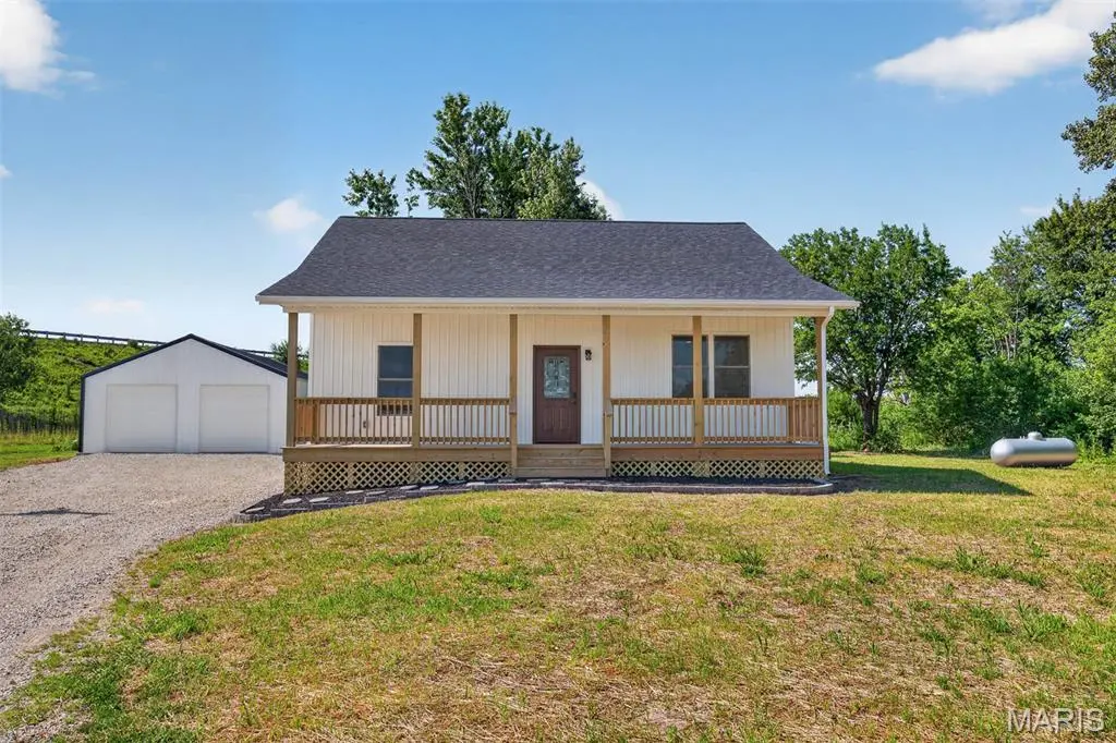 2216 N 15th AVE, Litchfield, IL 62056
