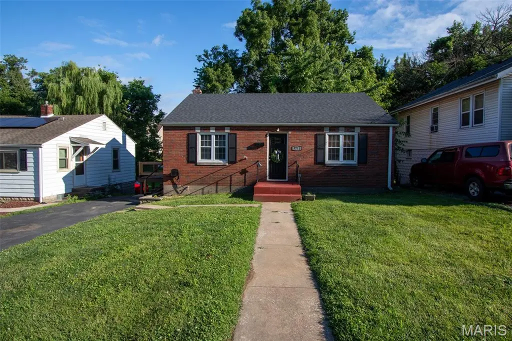3711 Aberdeen AVE, Alton, IL 62002