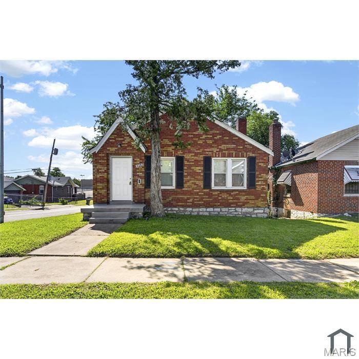 4262 Dardenne DR, St Louis, MO 63120