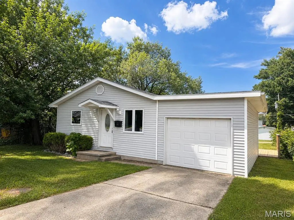 221 Watson RD, Sullivan, MO 63080