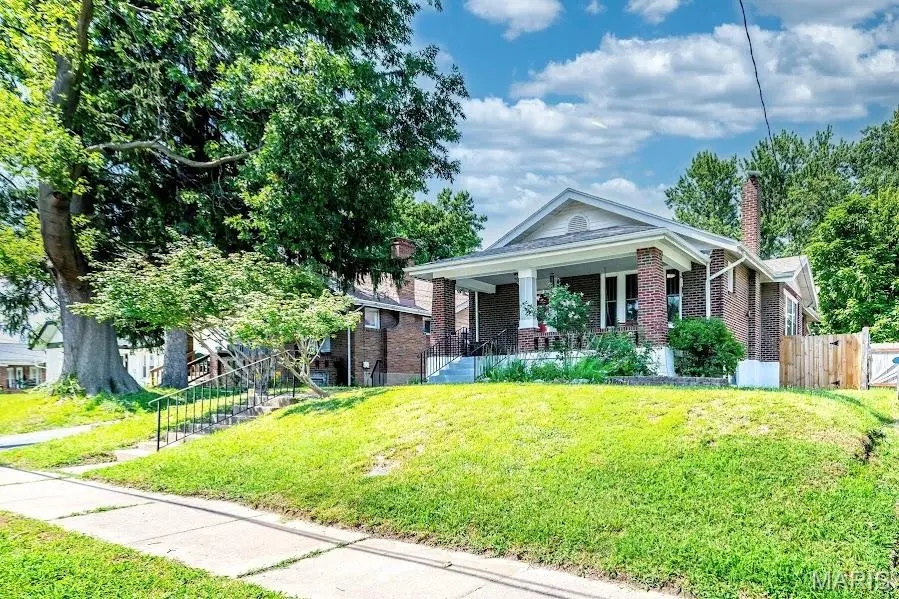 9051 Burton AVE, Overland, MO 63114