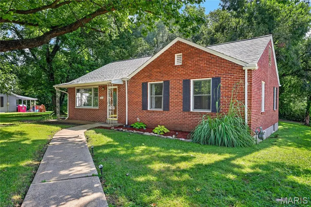 408 Oak AVE, St Charles, MO 63301