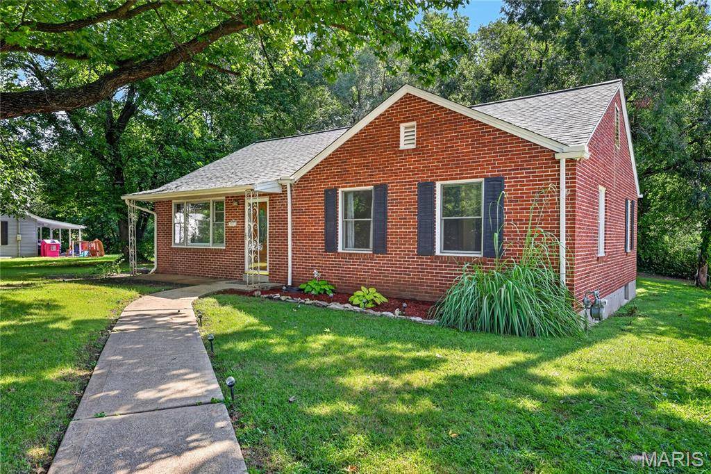408 Oak AVE, St Charles, MO 63301