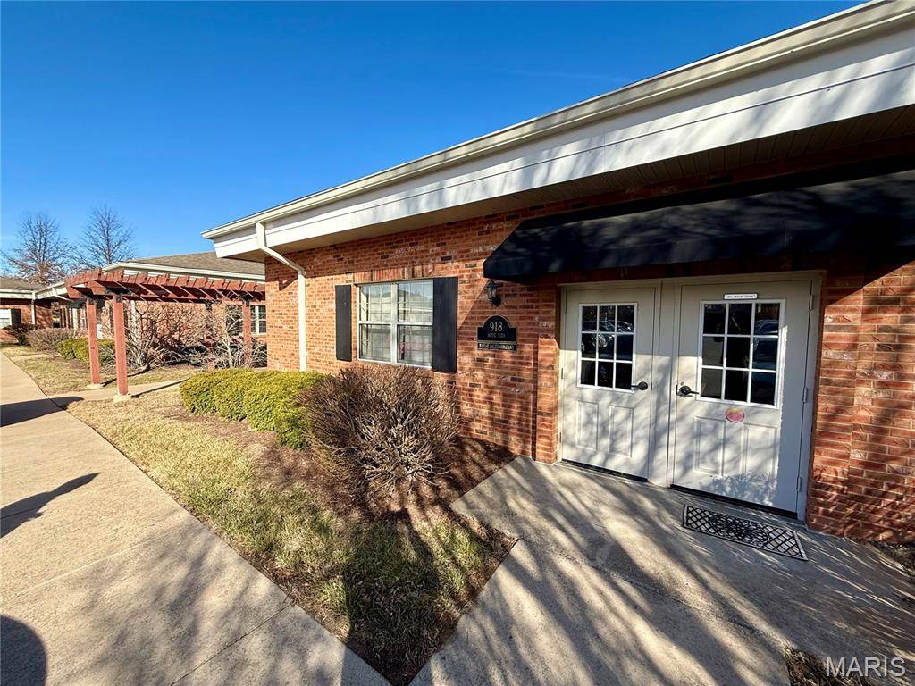 918 Hemsath RD, St Charles, MO 63303