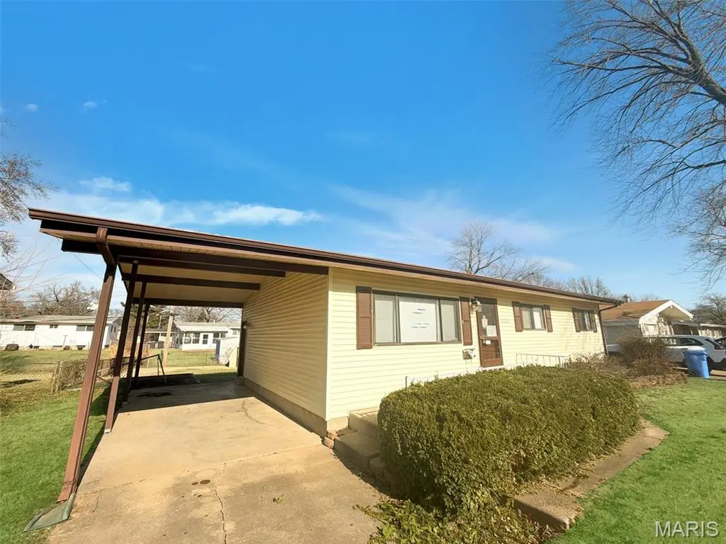 2325 Pheasant DR, St Louis, MO 63031