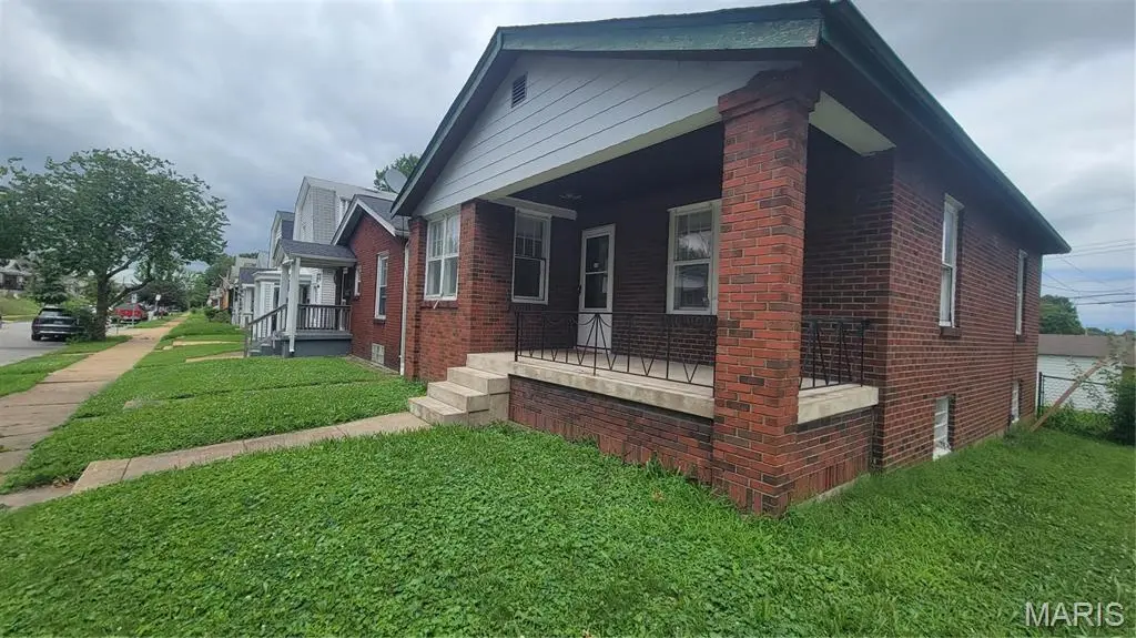 4660 Ray AVE, St Louis, MO 63116