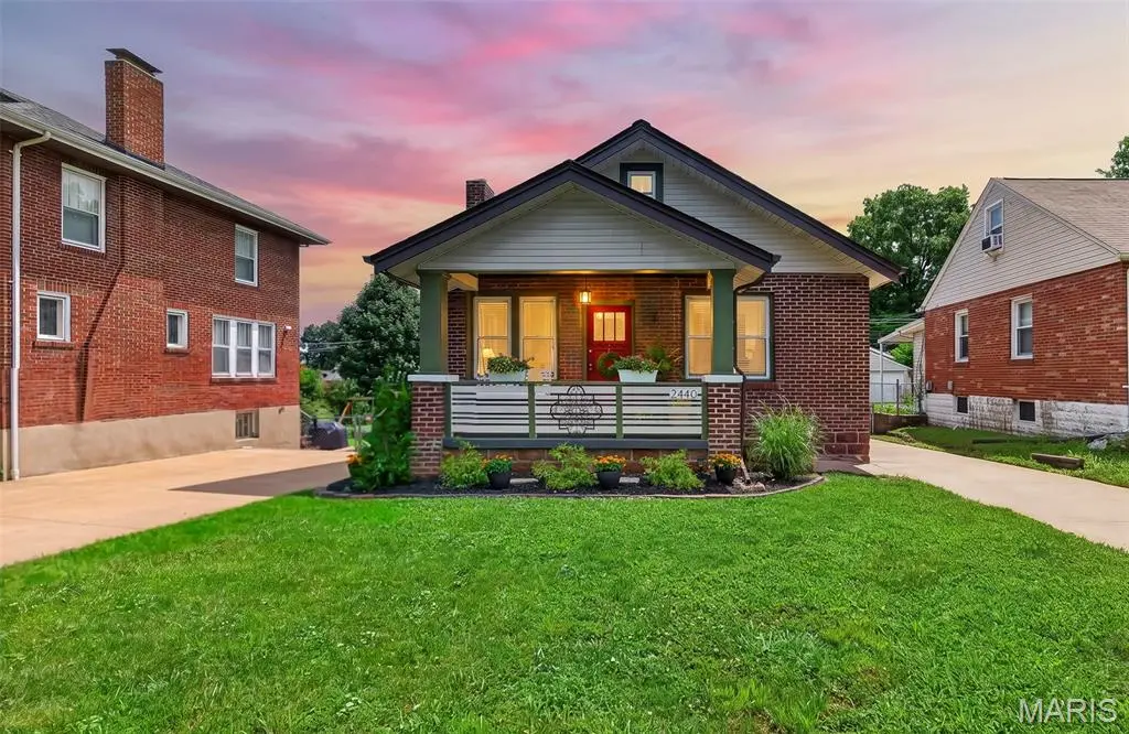 2440 Northland AVE, St Louis, MO 63114