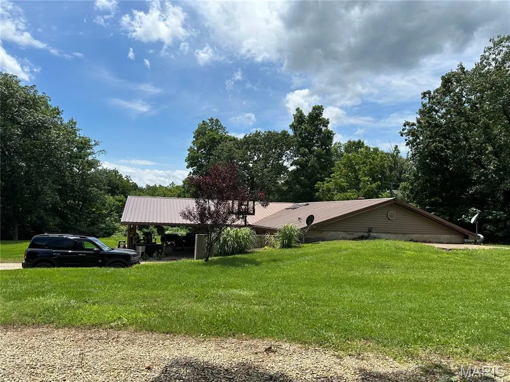 3329 BOETTCHER RD, Bland, MO 65014