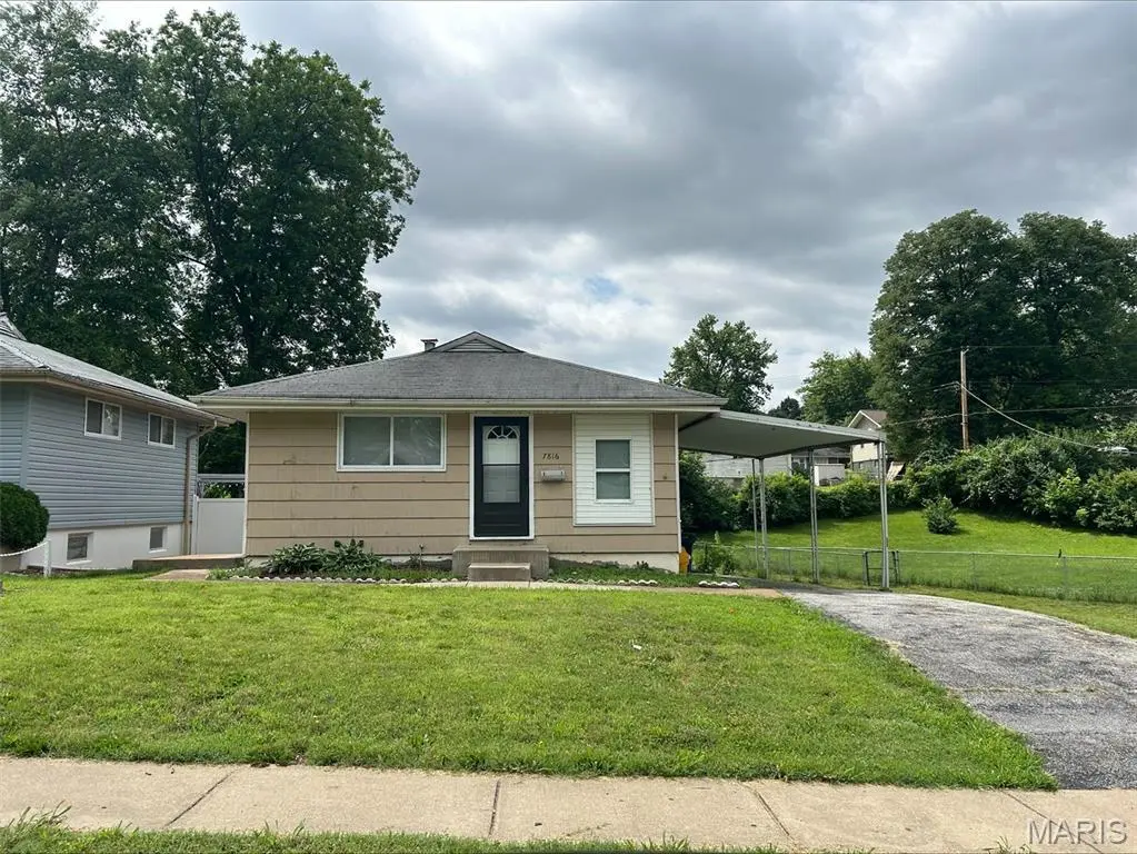 7816 Dartmoor DR, St Louis, MO 63121