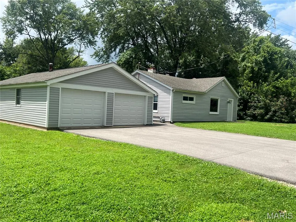 117 Edgewood DR, Belleville, IL 62223